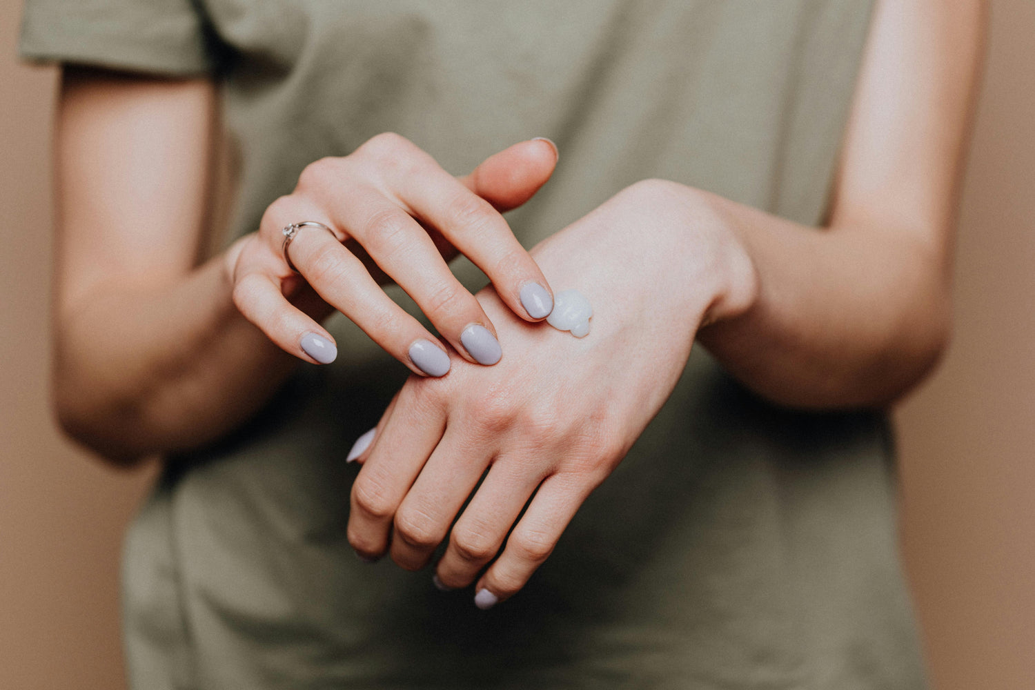 Collagène ou acide hyaluronique : comment choisir le meilleur pour votre peau